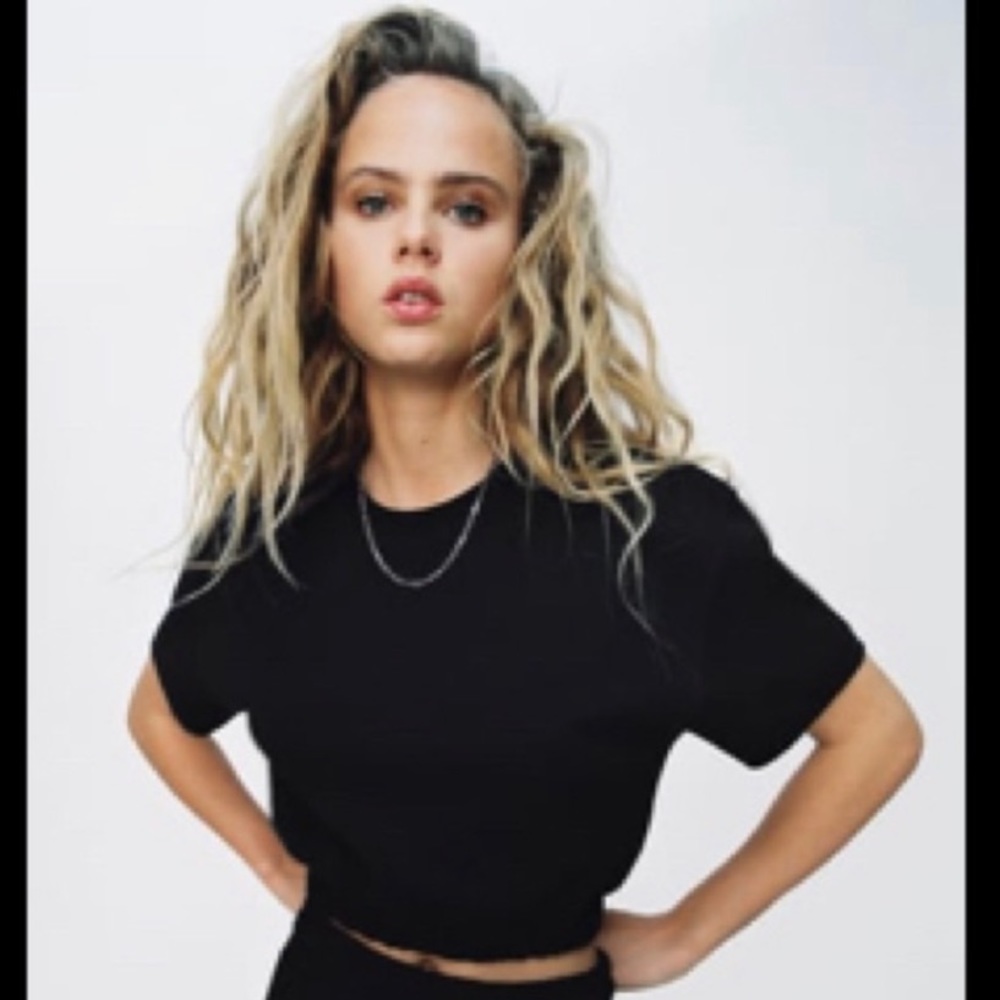 Zara (S) black short sleeve crop top EUC